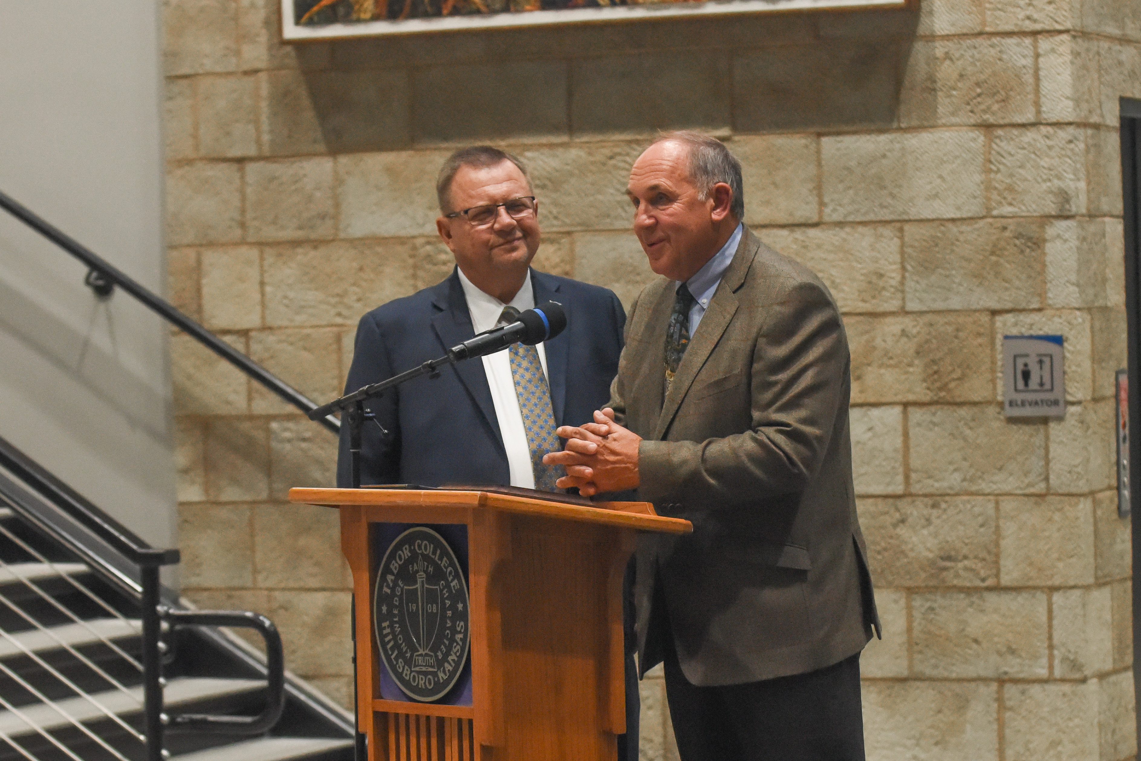 Chuck Flaming receives the Honorary Alumni Award